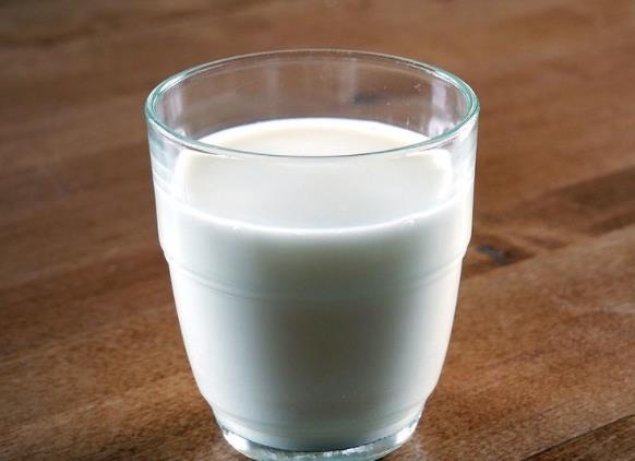全脂牛奶有什么优缺点.jpg
