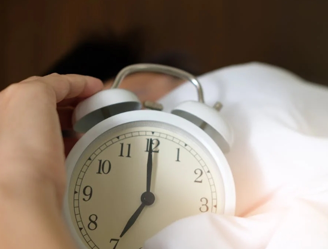 成年人一天要睡多久比较好？